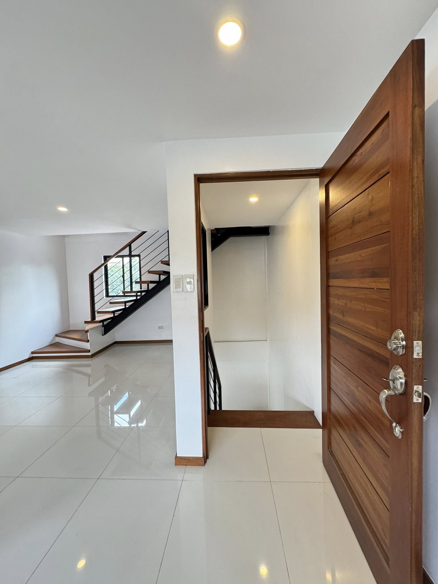 Splendid3-BedroomTownhouseforSaleinDonAntonioHeights,QuezonCity-6.jpg
