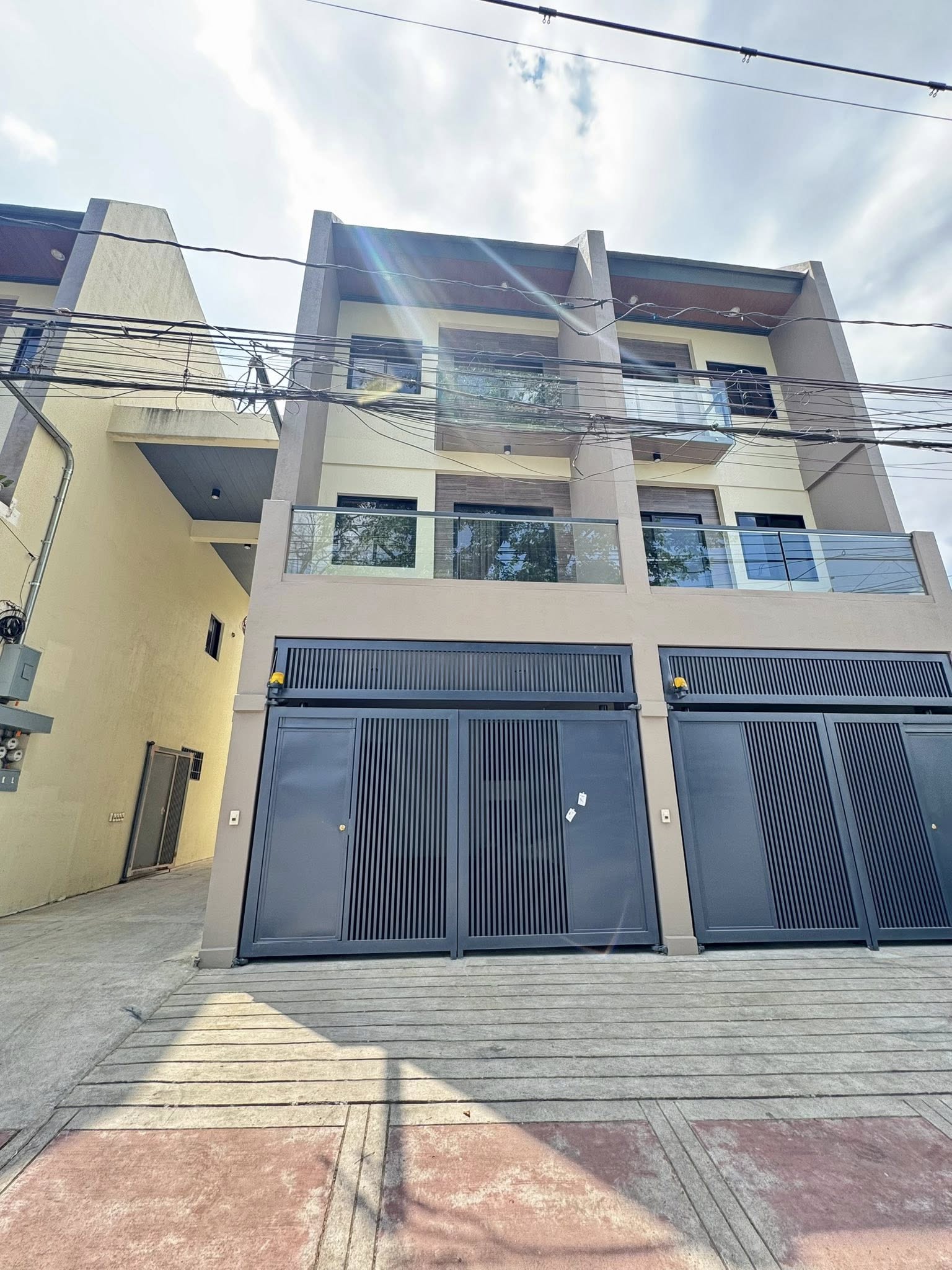 Exceptional4-BedroomTownhouseforSaleinDonAntonioHeights,QuezonCity-1.jpg