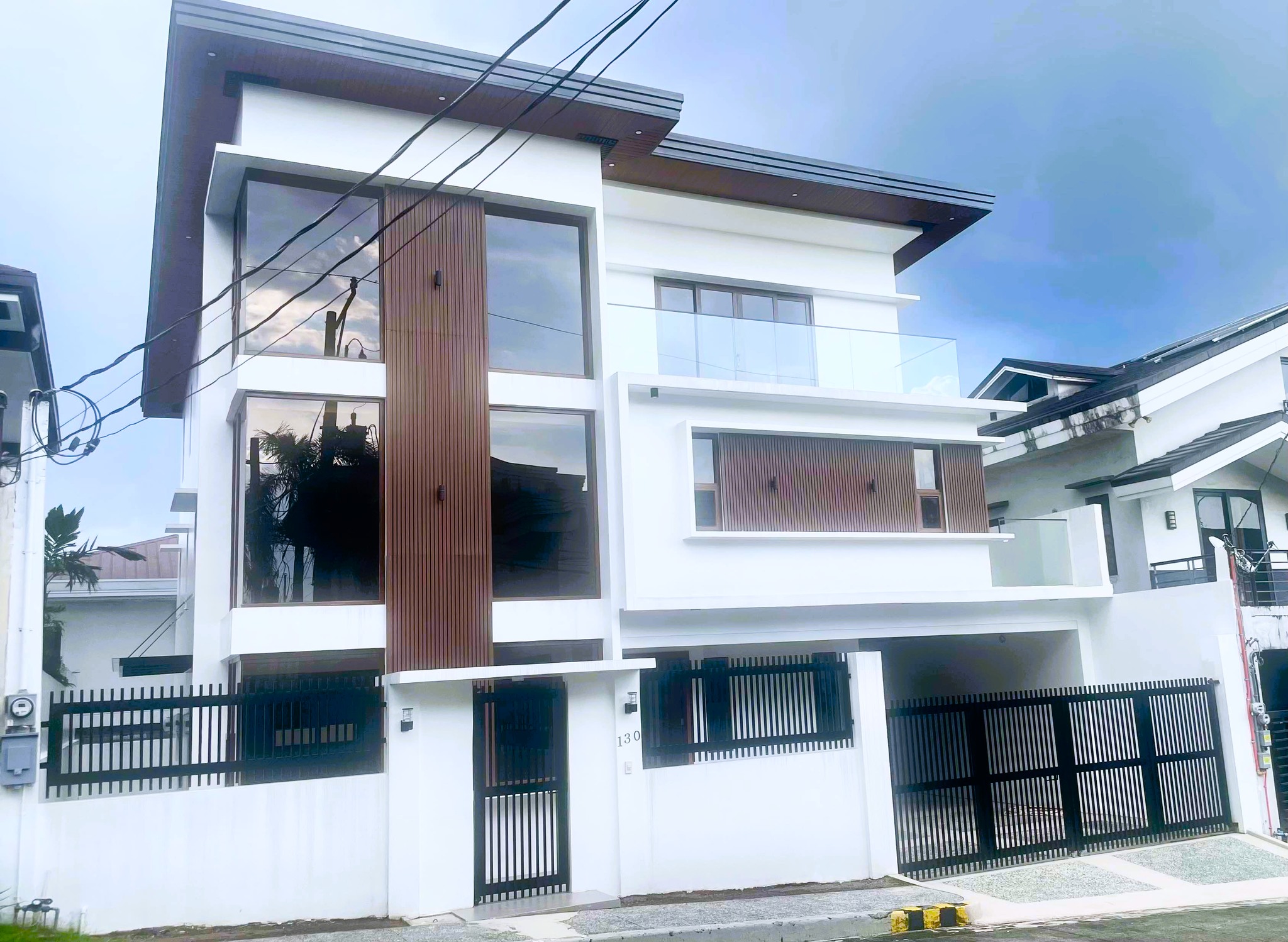 Splendid5-BedroomHouseandLotforSaleinVistaRealClassica,QuezonCity-1.jpg