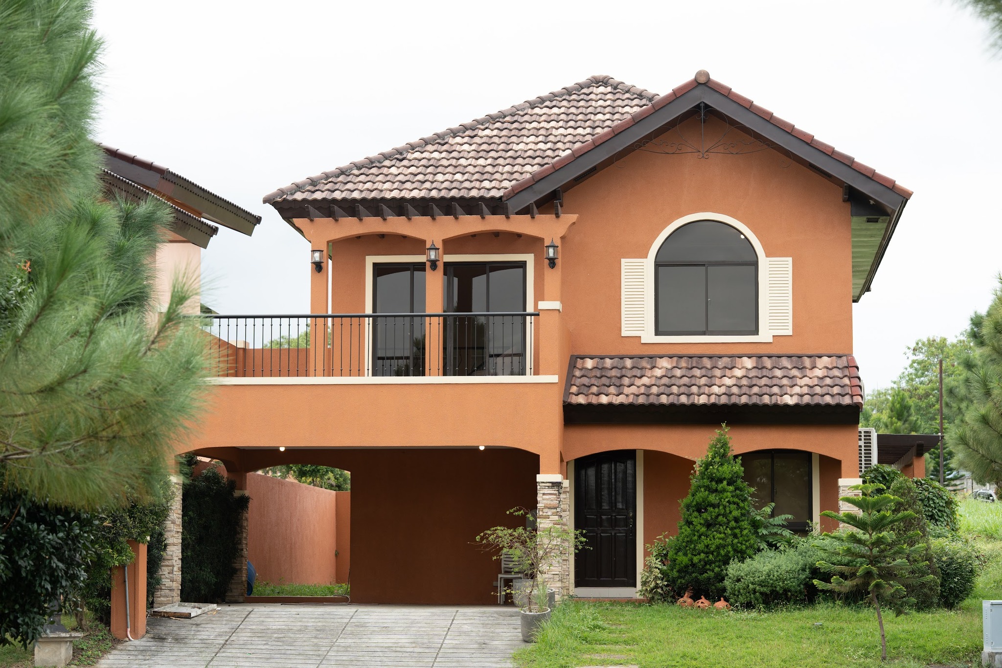 Fabulous3-BedroomHouseandLotforSaleinAmoreatPortofino,Alabang,Muntinlupa-1.jpg