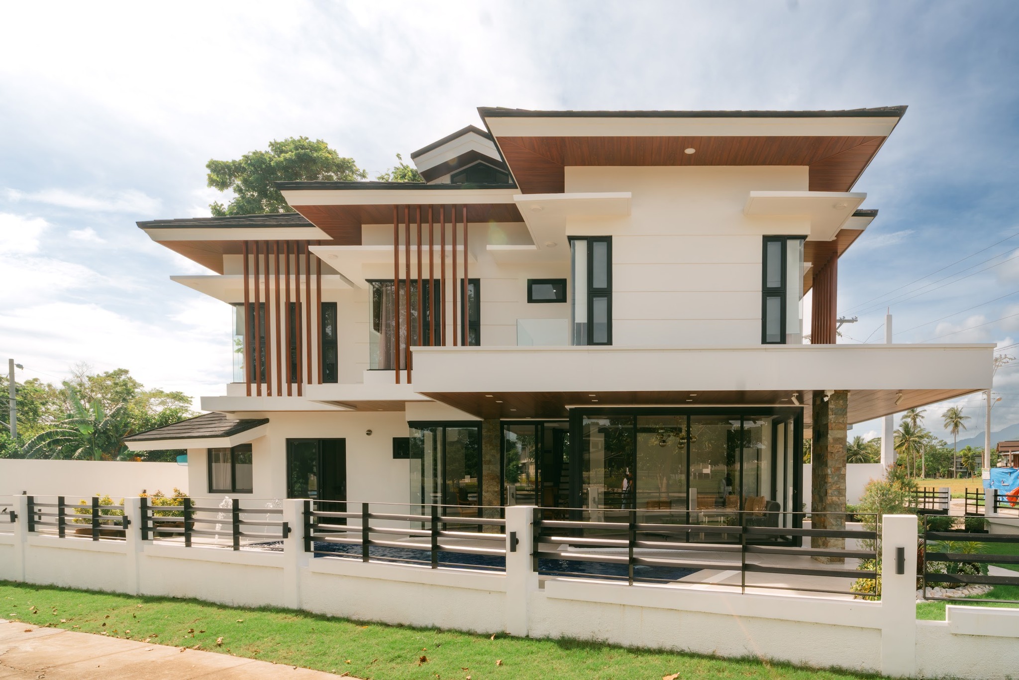 Outstanding3-BedroomHouseandLotforSaleinPlayaLaiya,SanJuan,Batangas-1.jpg