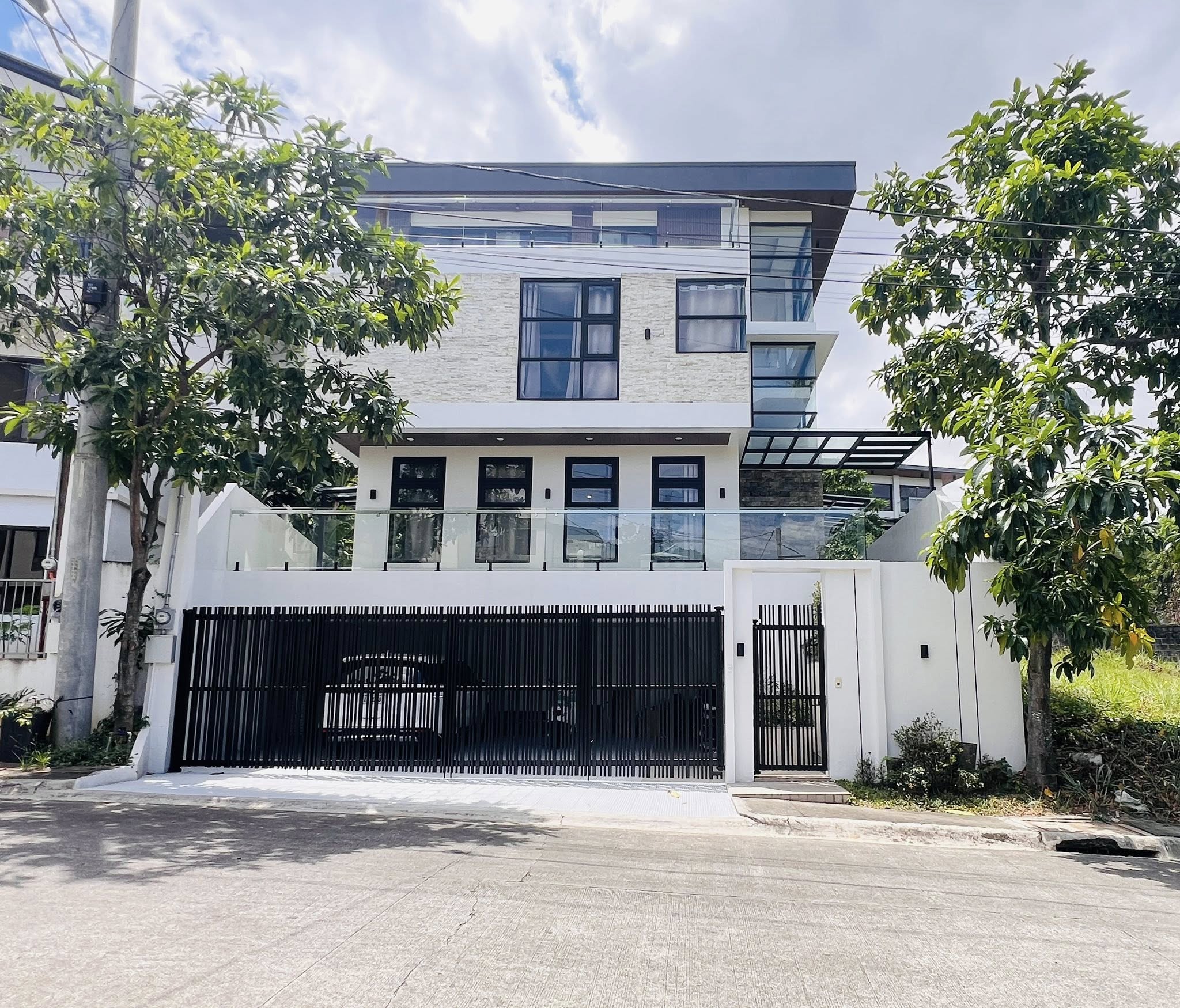 Sensational5-BedroomHouseandLotforSaleinHavilaTownship,Taytay,Rizal-1.jpg