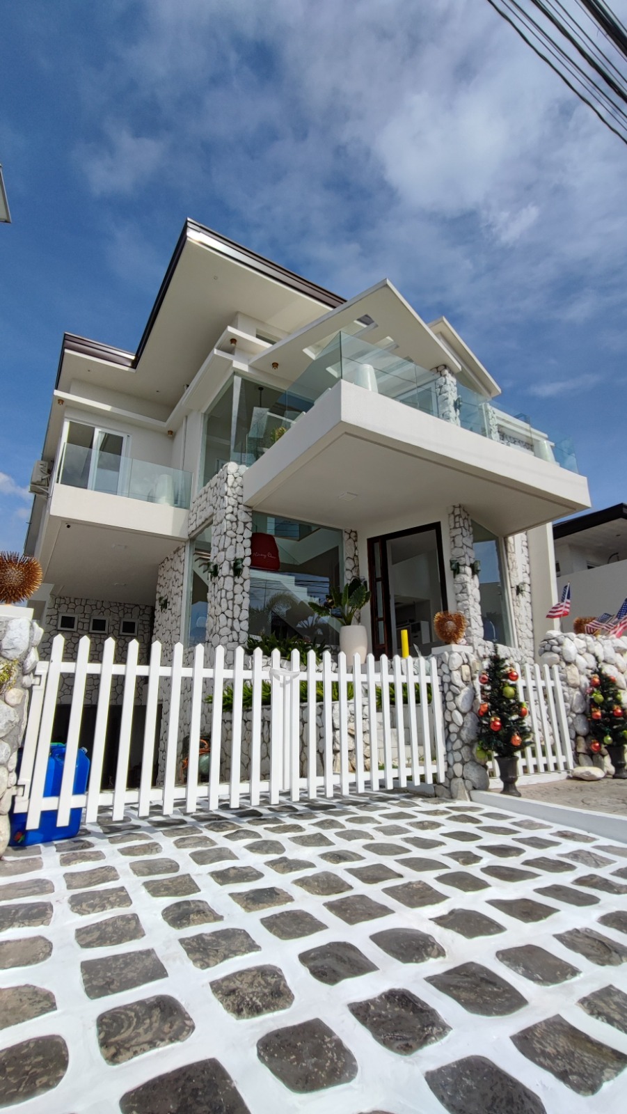 Enchanting4-BedroomHouseandLotforSaleinAngelesCity,Pampanga-2.jpg