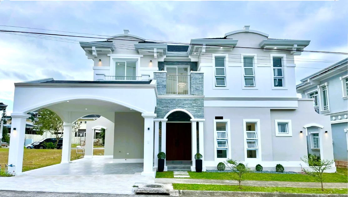 Pristine4-BedroomHouseandLotforSaleinSouthForbes,Silang,Cavite-1.jpg