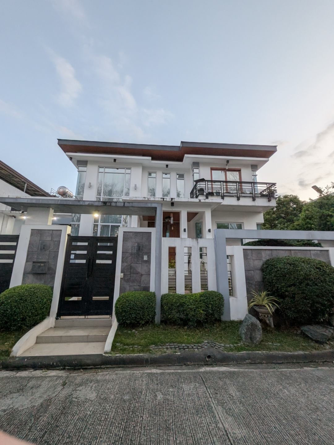 Notable5-BedroomHouseandLotforSaleinMultinationalVillage,Parañaque-1.jpg