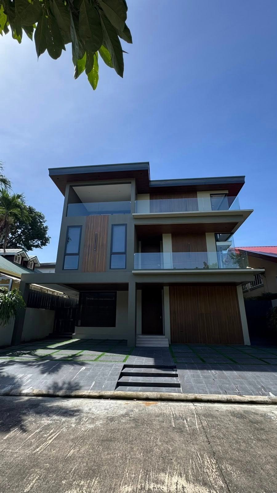 Beautiful5-BedroomHouseandLotforSaleinBFHomes,ParañaqueCity-1.jpg