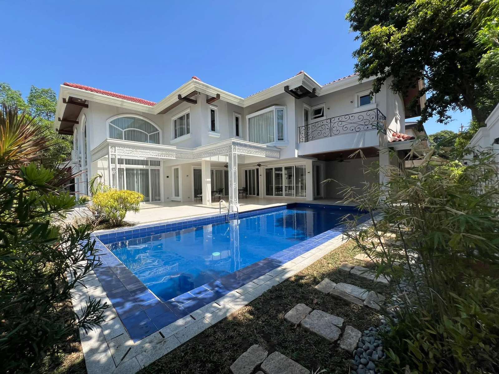 Elegant5-BedroomHouseandLotforLeaseinAyalaAlabang,MuntinlupaCity-1.jpg