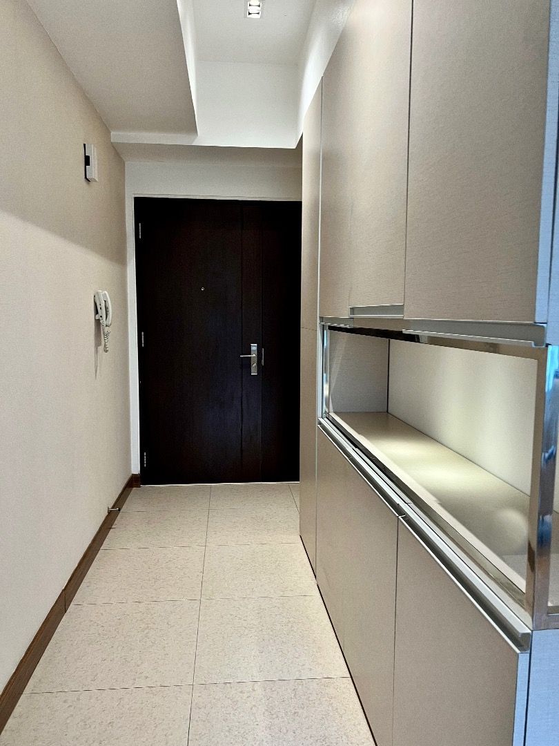 Posh1-BedroomCondoUnitforforSaleinShangSalcedoPlace,SalcedoVillage,Makati-1.jpg