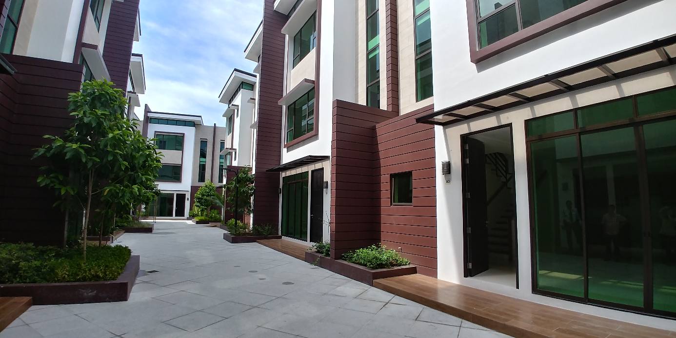 Sleek3-BedroomTownhouseforSaleinDoverHill,SanJuanCity-1.jpg