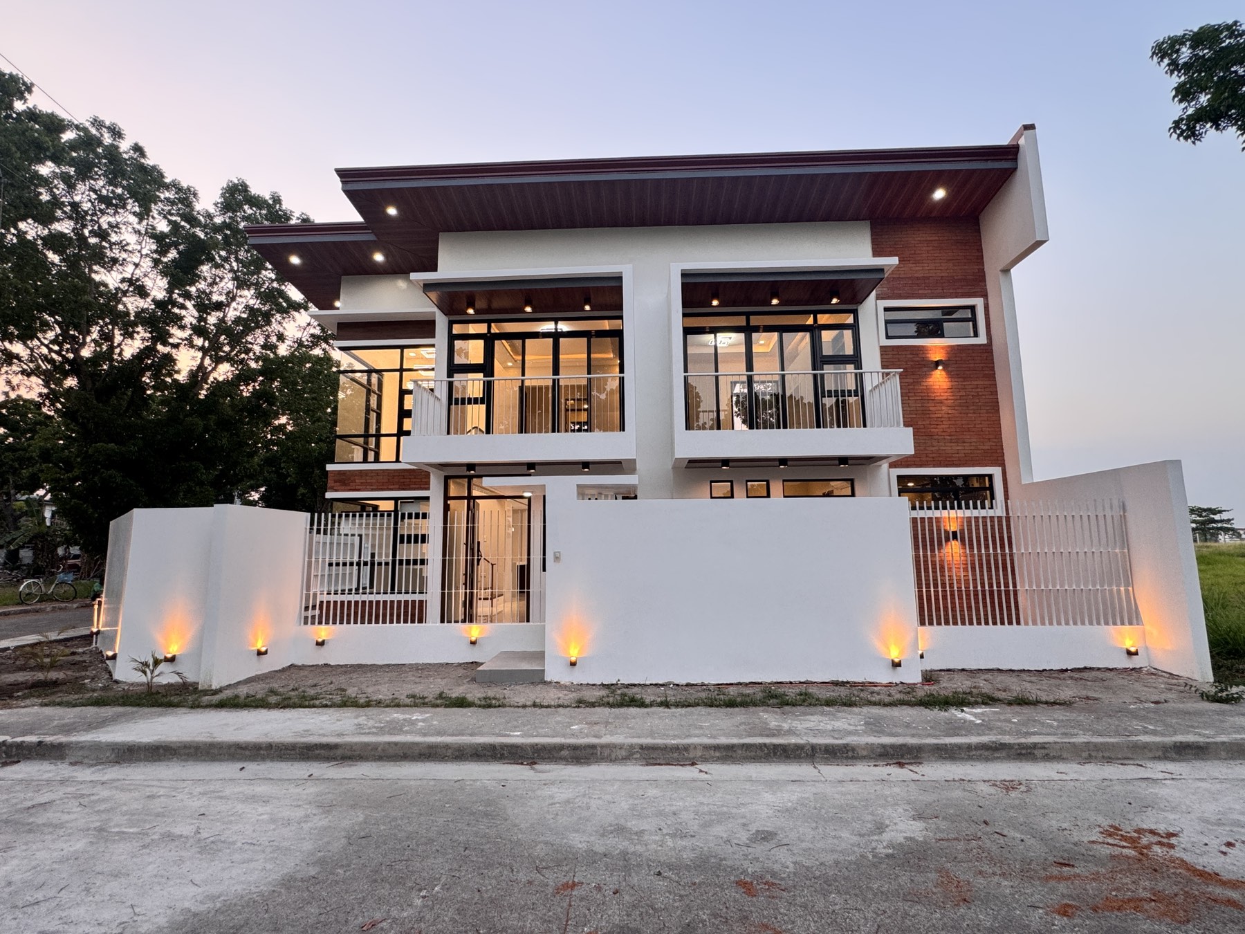 Notable4-BedroomHouseandLotforSaleinBeverlyPlace,SanFernando,Pampanga-1.jpg