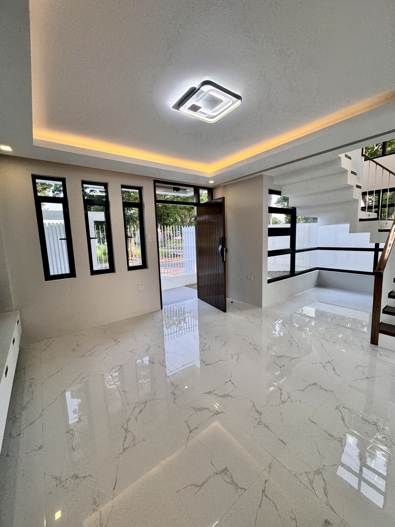 Notable4-BedroomHouseandLotforSaleinBeverlyPlace,SanFernando,Pampanga-15.jpg