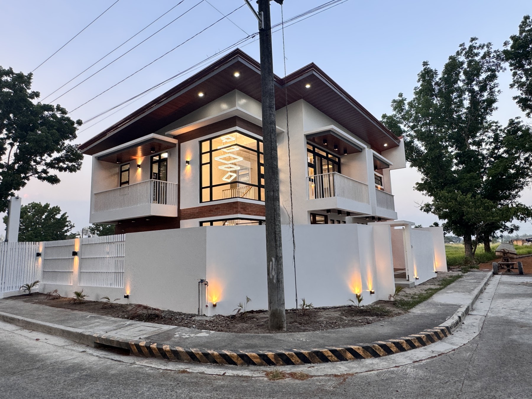 Notable4-BedroomHouseandLotforSaleinBeverlyPlace,SanFernando,Pampanga-2.jpg