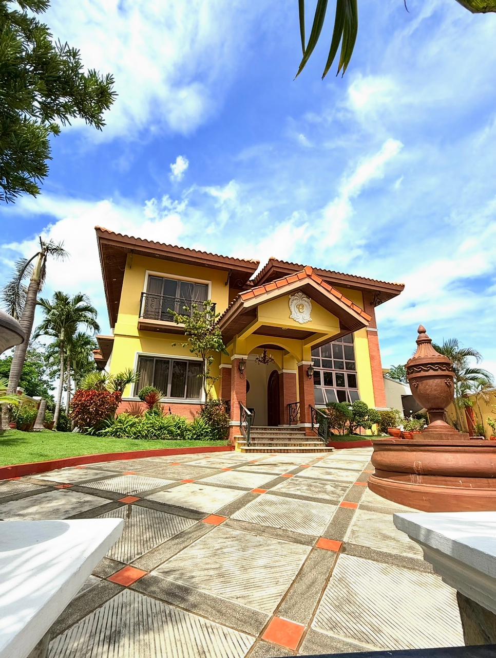 Outstanding5-BedroomHouseandLotforSaleinTerrazasdePuntaFuego,Nasugbu,Batangas-1.jpg