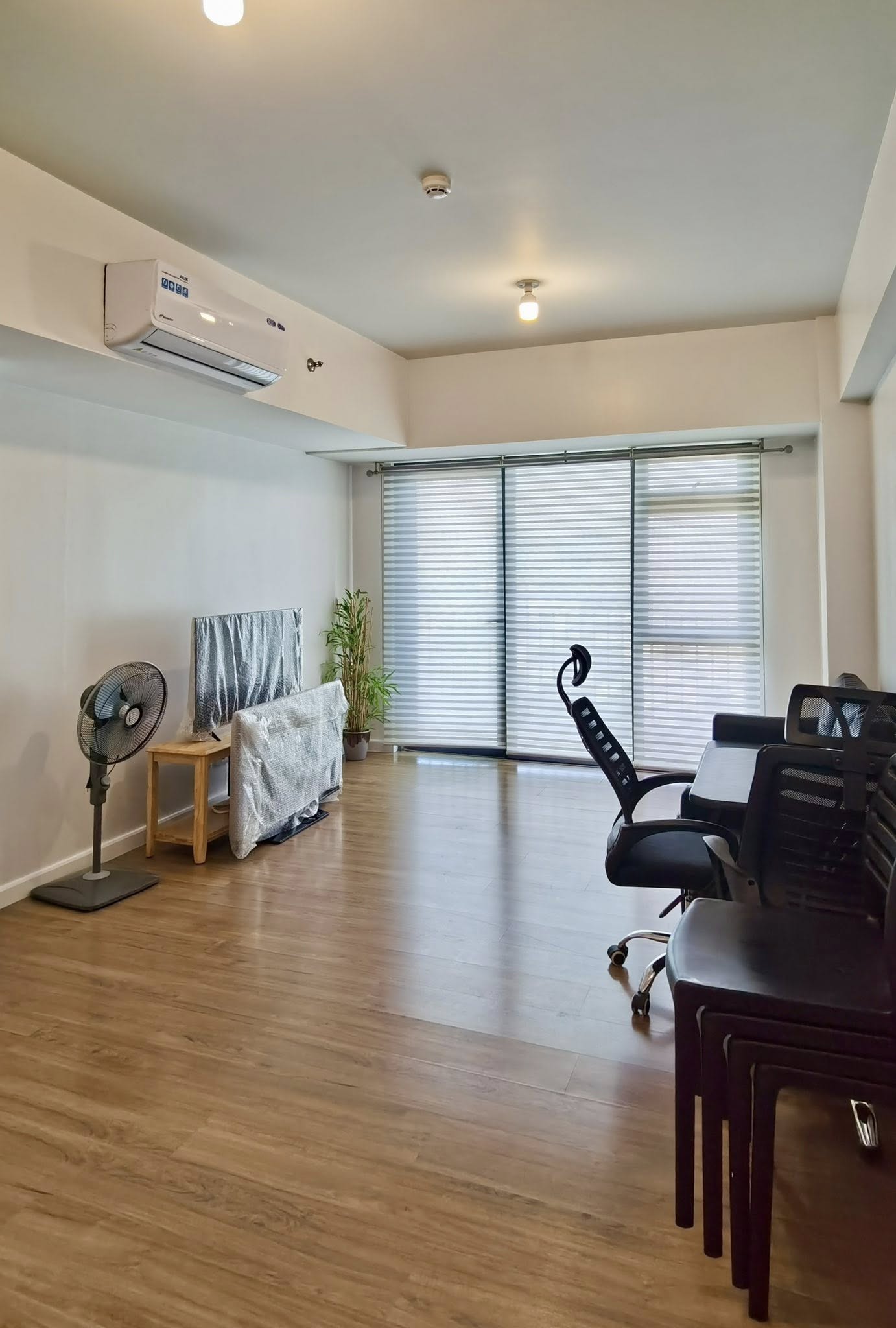 Splendid2-BedroomCondoUnitforSaleinSolsticeCircuit,Makati-1.jpg