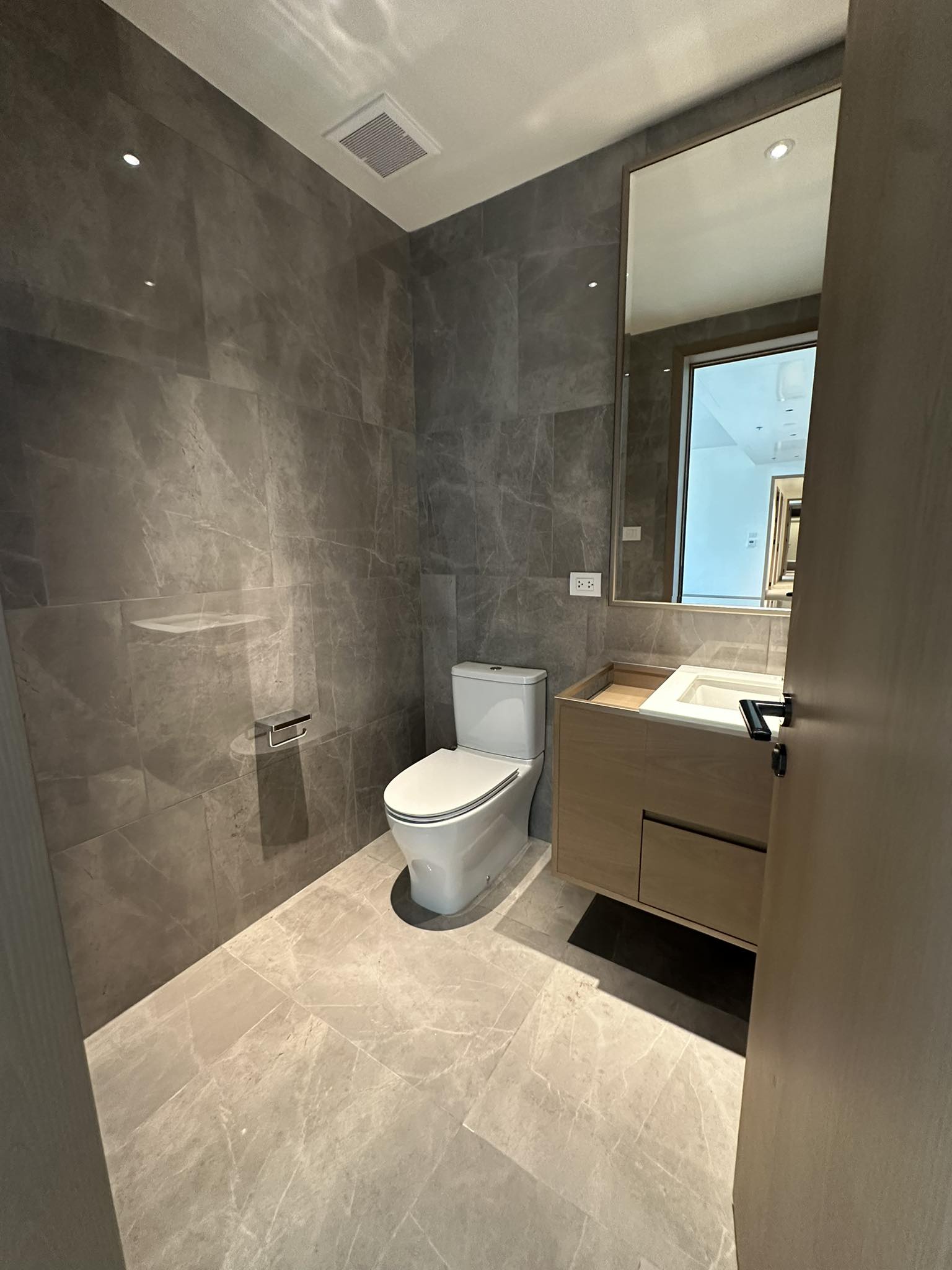 Upscale3-BedroomCondoUnitforSaleinAureliaResidences,BGC,TaguigCity-10.jpg