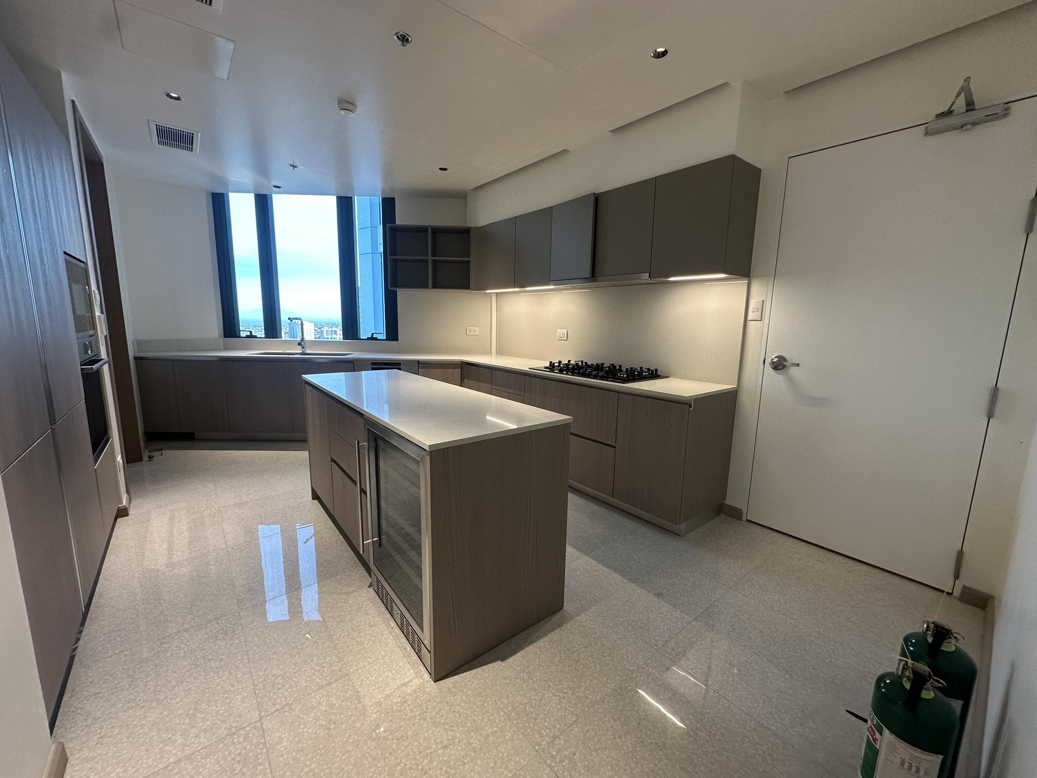 Upscale3-BedroomCondoUnitforSaleinAureliaResidences,BGC,TaguigCity-2.jpg