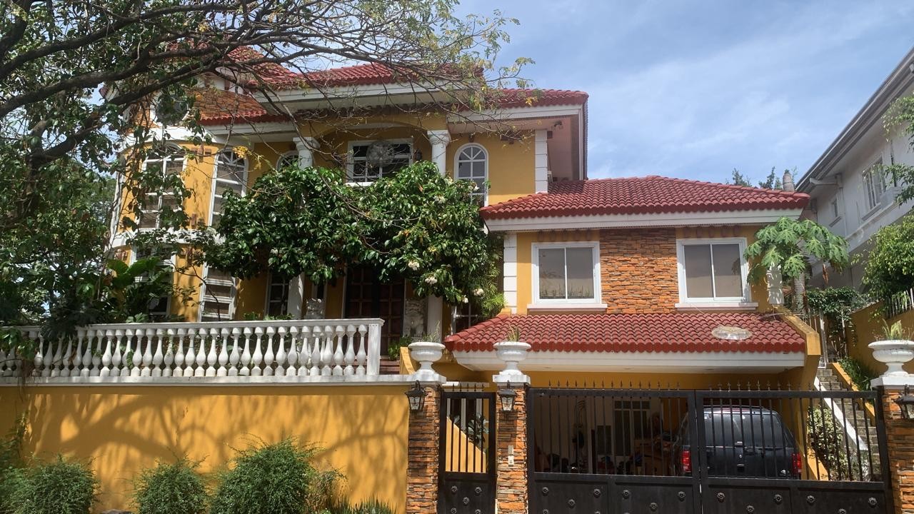 Luxurious4-BedroomHouseandLotforforSaleinAyalaSouthvaleVillage,Bacoor,Cavite-1.jpg