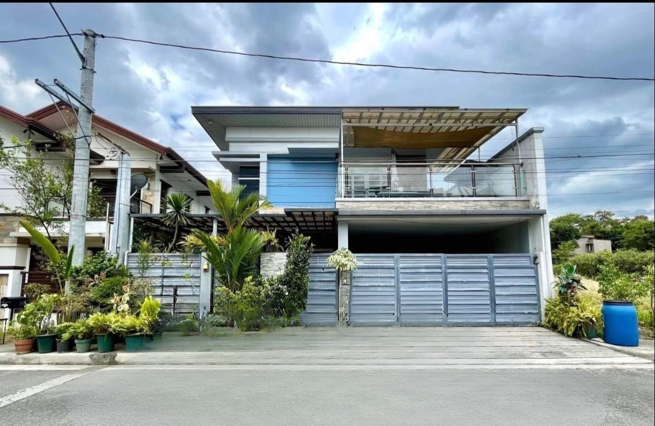 Inviting5-BedroomHouseandLotforSaleinVistaRealClassica,QuezonCity-1.jpg