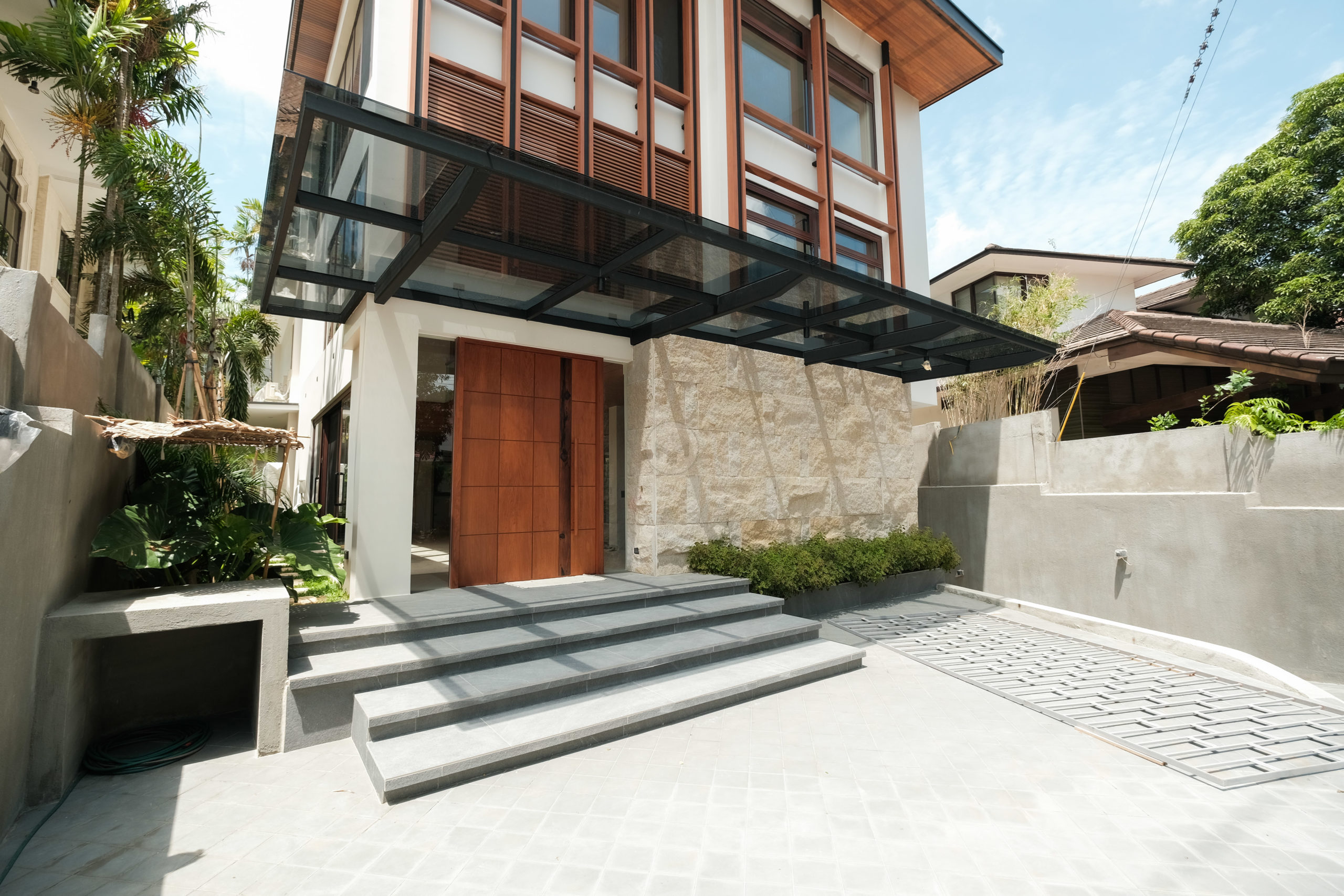 Enchanting5-BedroomHouseandLotforSaleinAyalaAlabangVillage,Muntinlupa-2.jpg