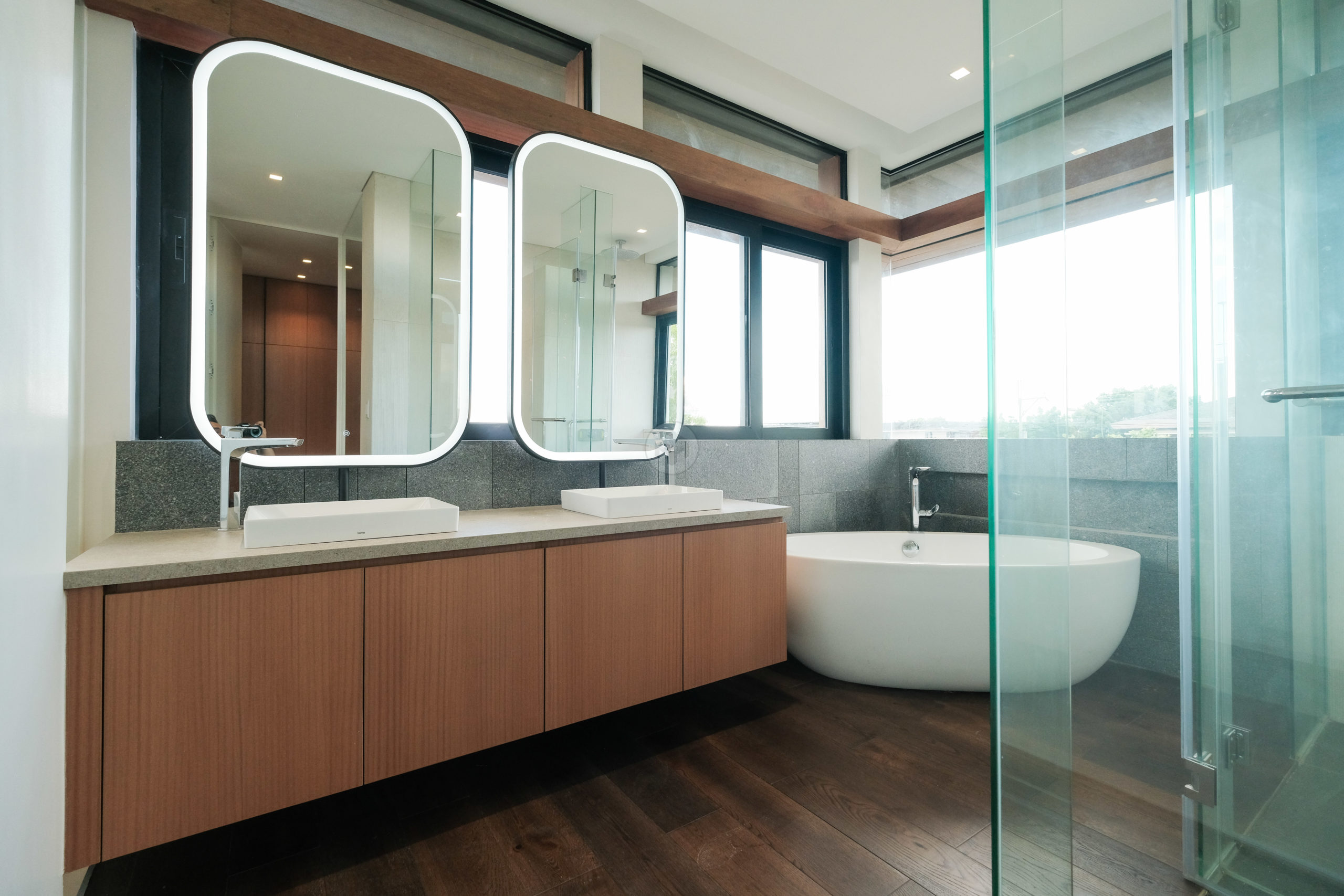 Dazzling5-BedroomHouseandLotforSaleinTivoliRoyale,QuezonCity-10.jpg