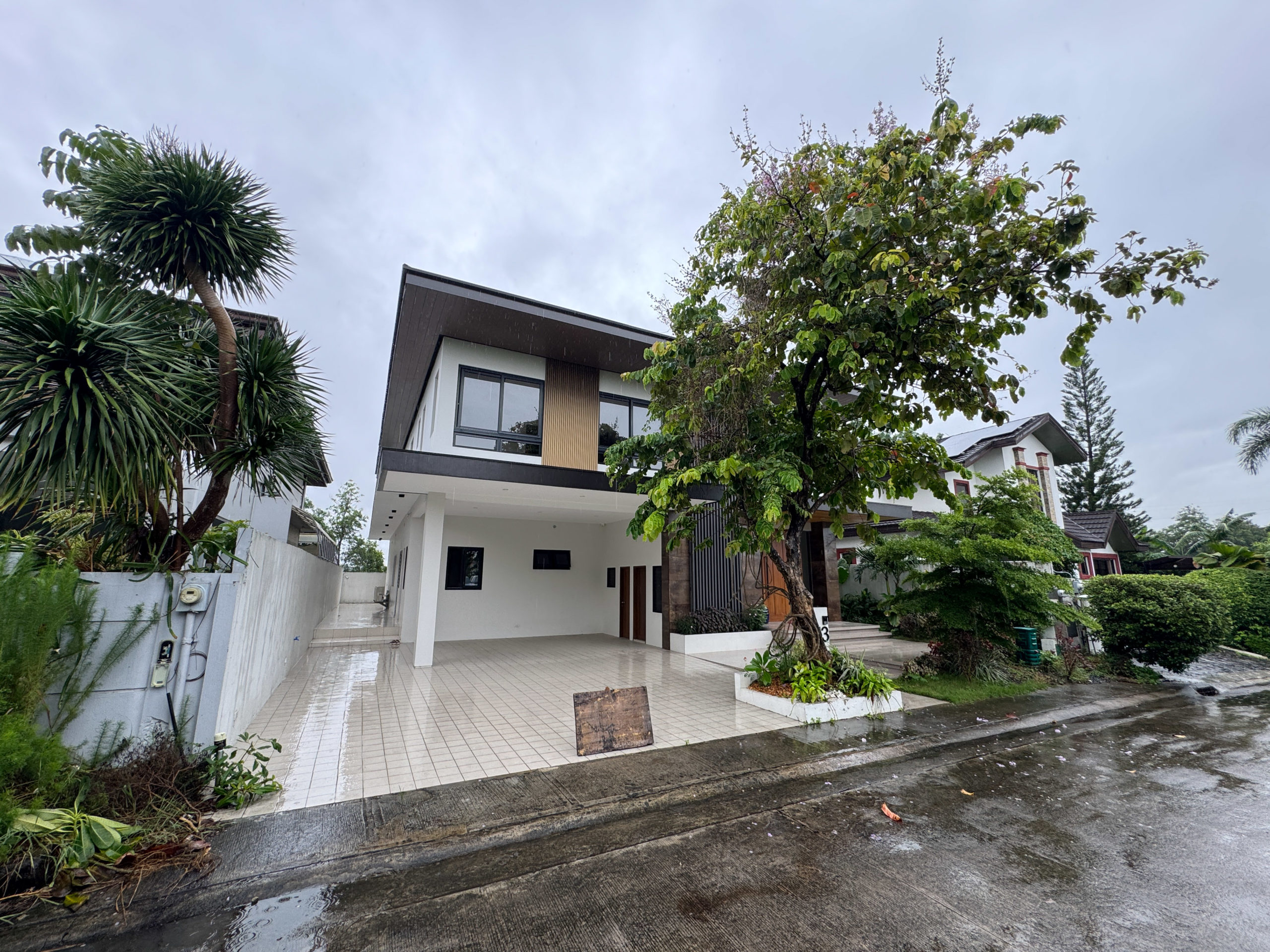 Charming4-BedroomHouseandLotforSaleinAyalaSouthvalePrimera,Bacoor,Cavite-1.jpg