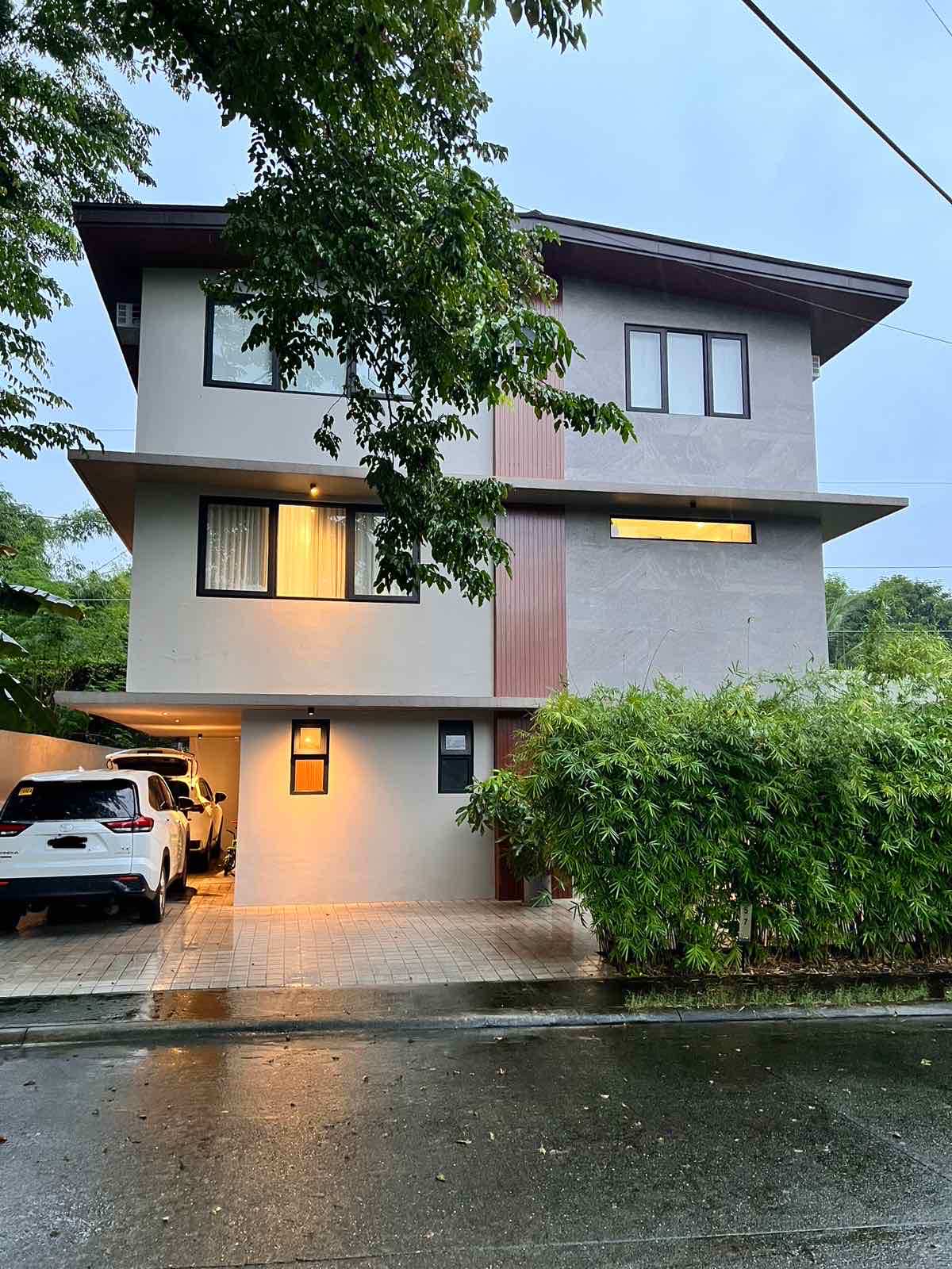 Sleek5-BedroomHouseandLotinFerndaleSouth,QuezonCity-1.jpg