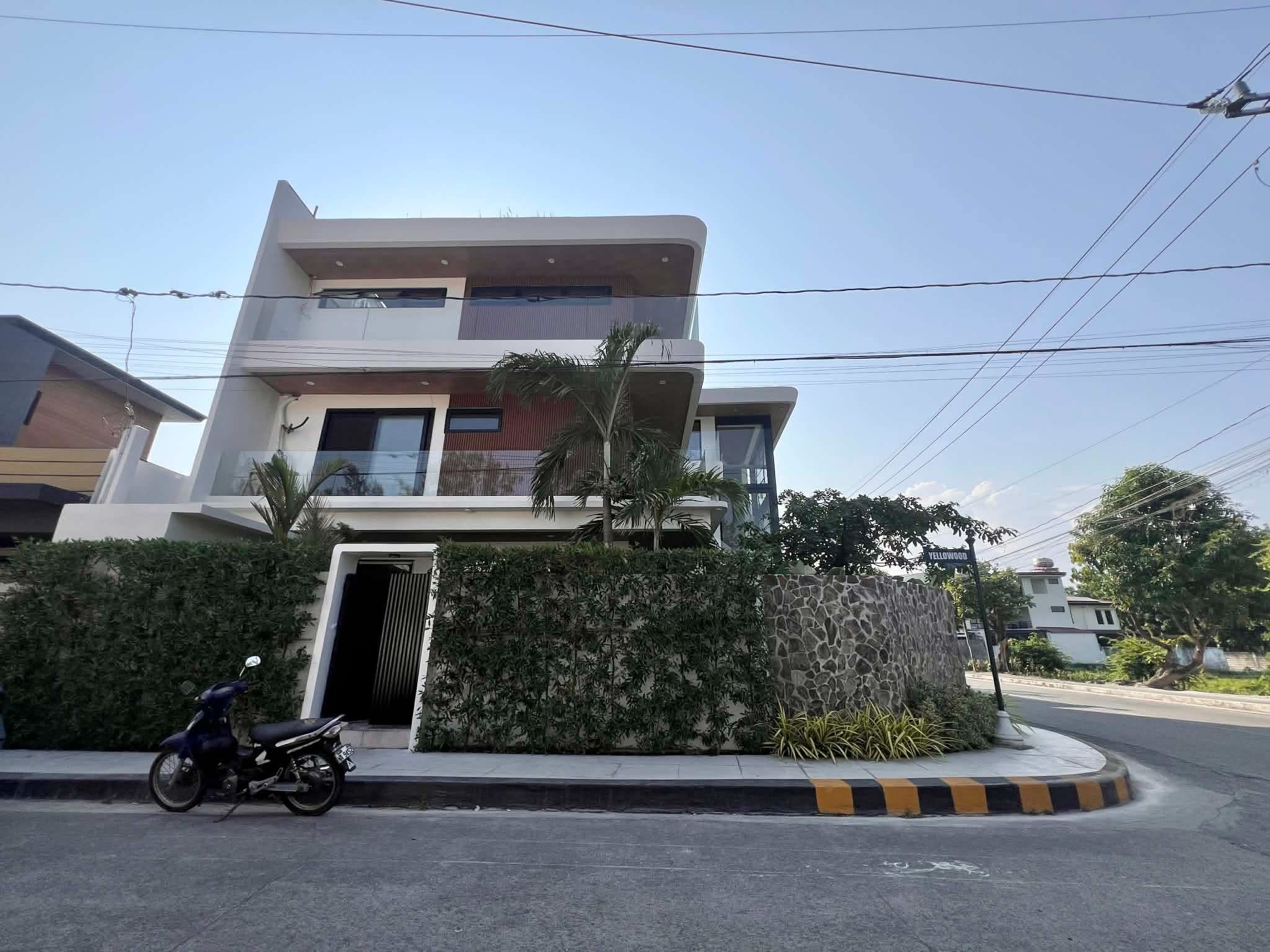 Enchanting6-BedroomHouseandLotforSaleinGreenwoodsExecutiveVillage,Taytay,Rizal-1.jpg