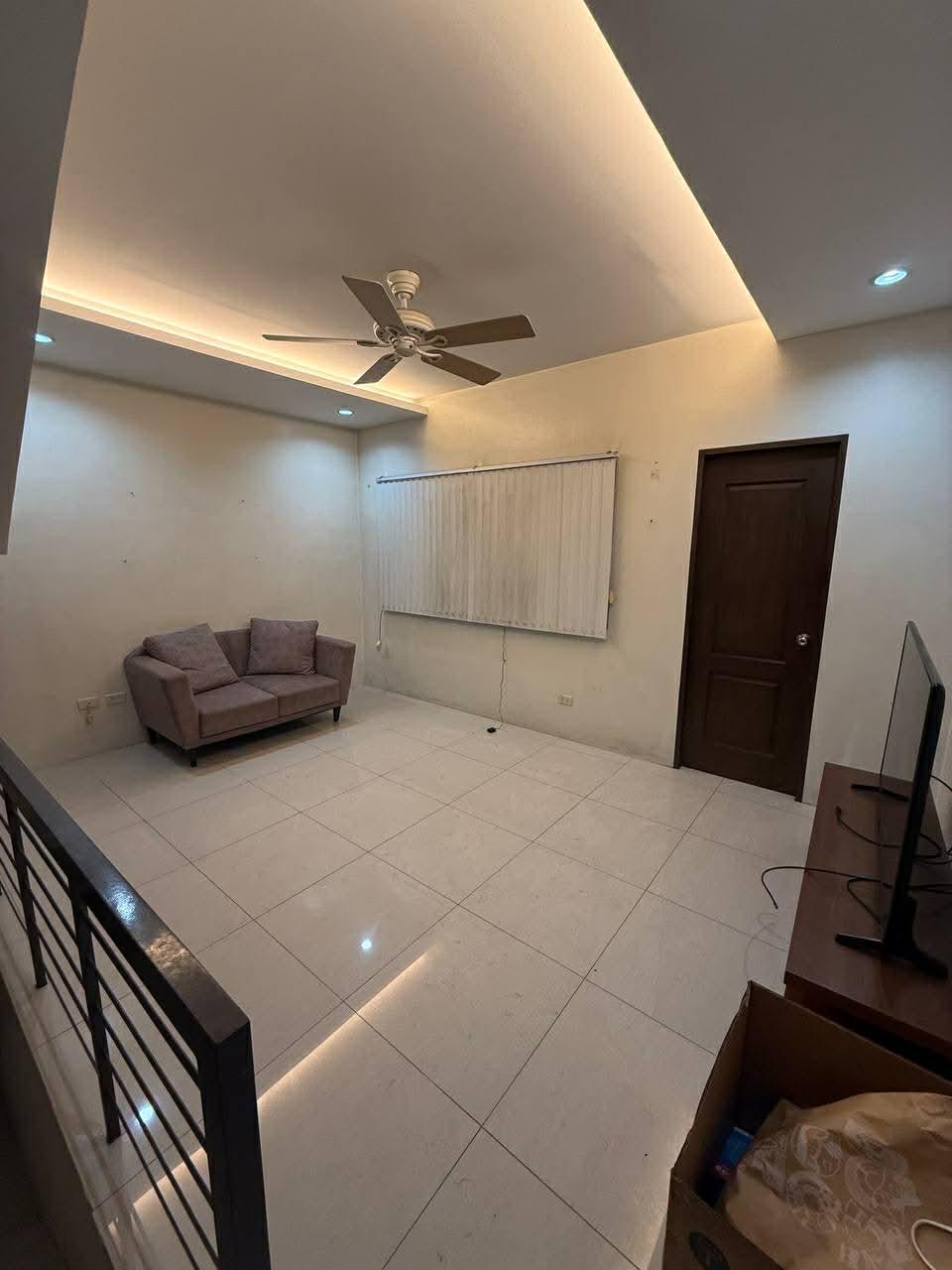 Warm3-BedroomTownhouseforSaleinMandaluyongCity-1.jpg