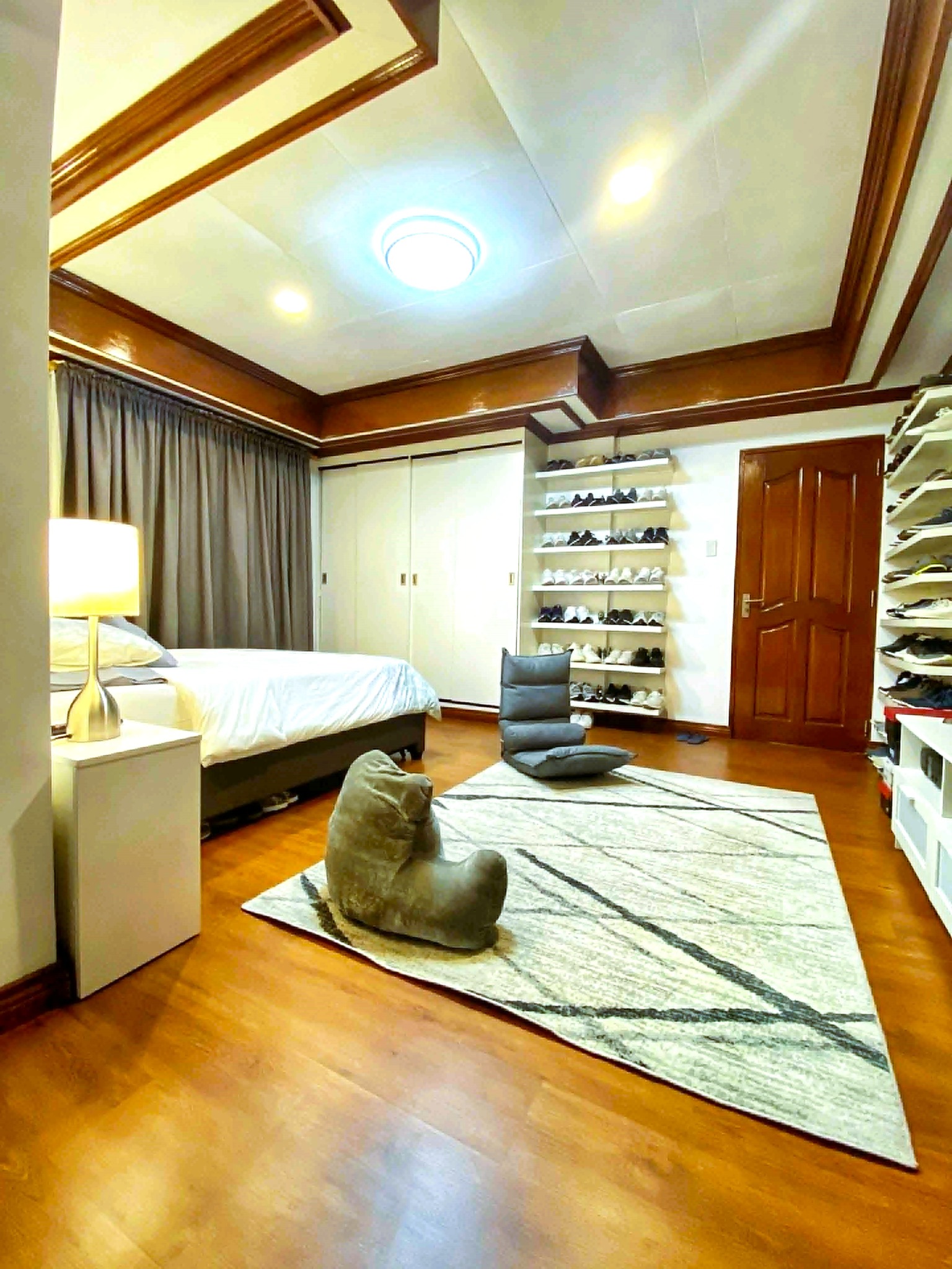 Sun-Drenched5-BedroomHouseforSaleinTheParkplaceVillageImus,Cavite-11.jpg