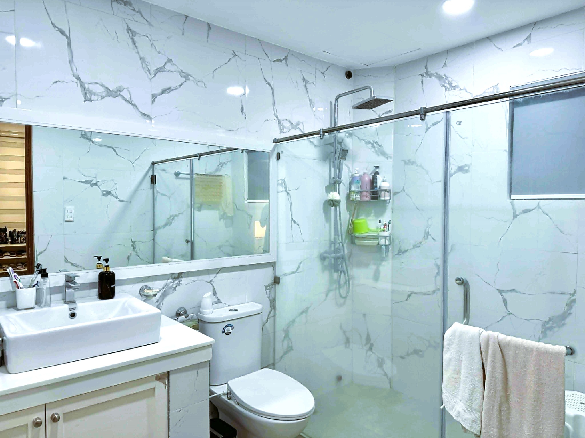 Sun-Drenched5-BedroomHouseforSaleinTheParkplaceVillageImus,Cavite-14.jpg