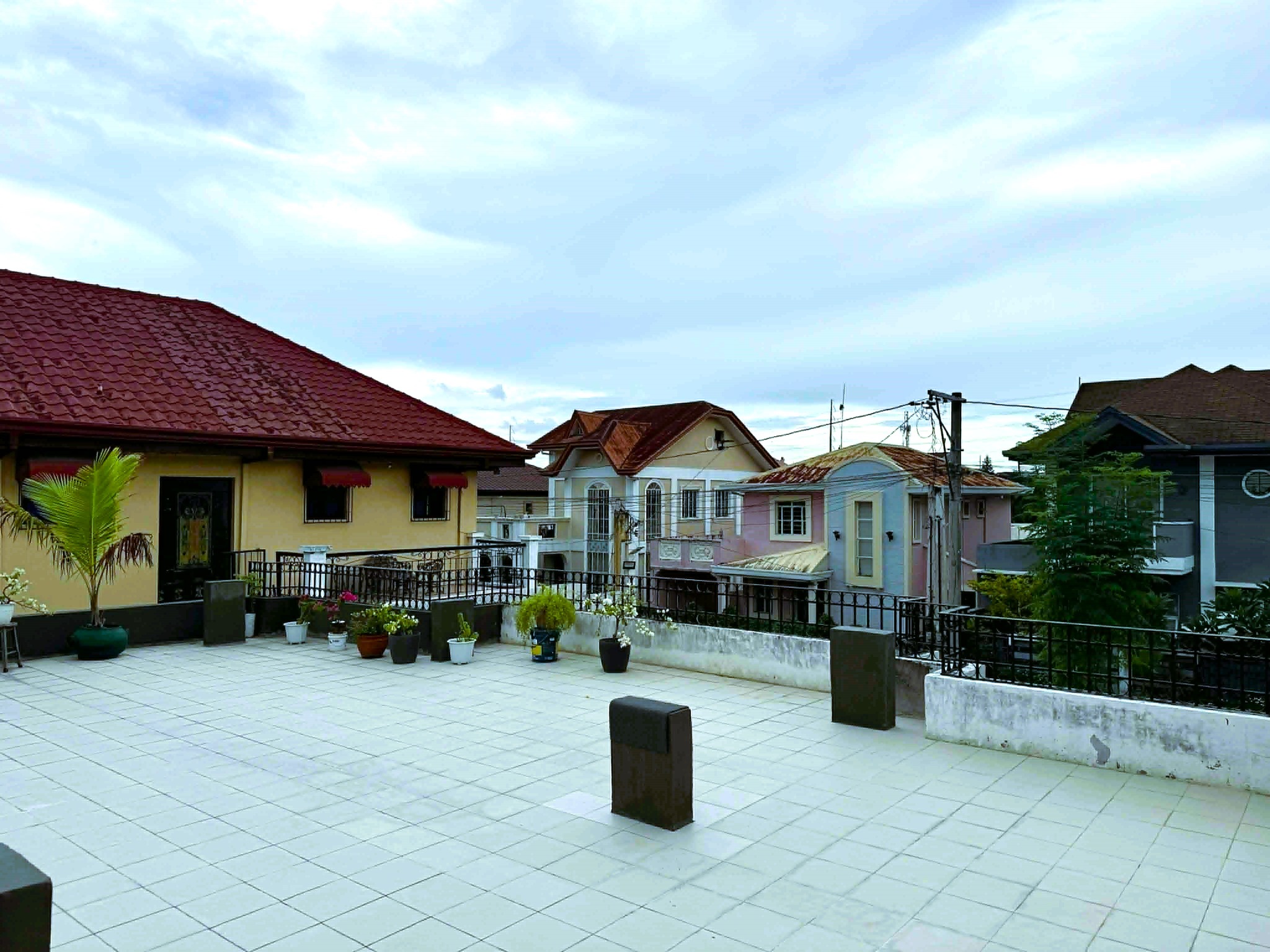 Sun-Drenched5-BedroomHouseforSaleinTheParkplaceVillageImus,Cavite-16.jpg