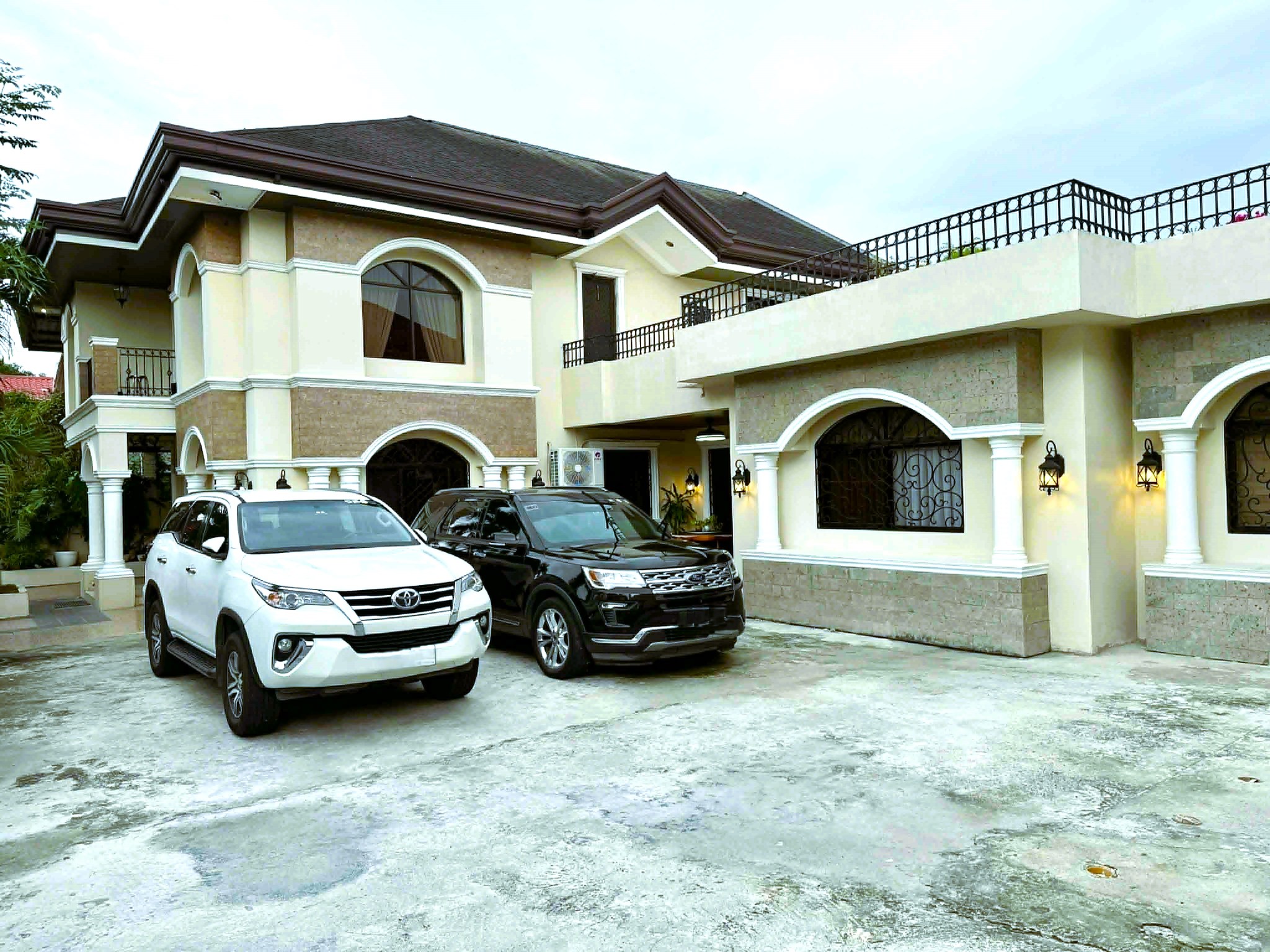 Sun-Drenched5-BedroomHouseforSaleinTheParkplaceVillageImus,Cavite-17.jpg
