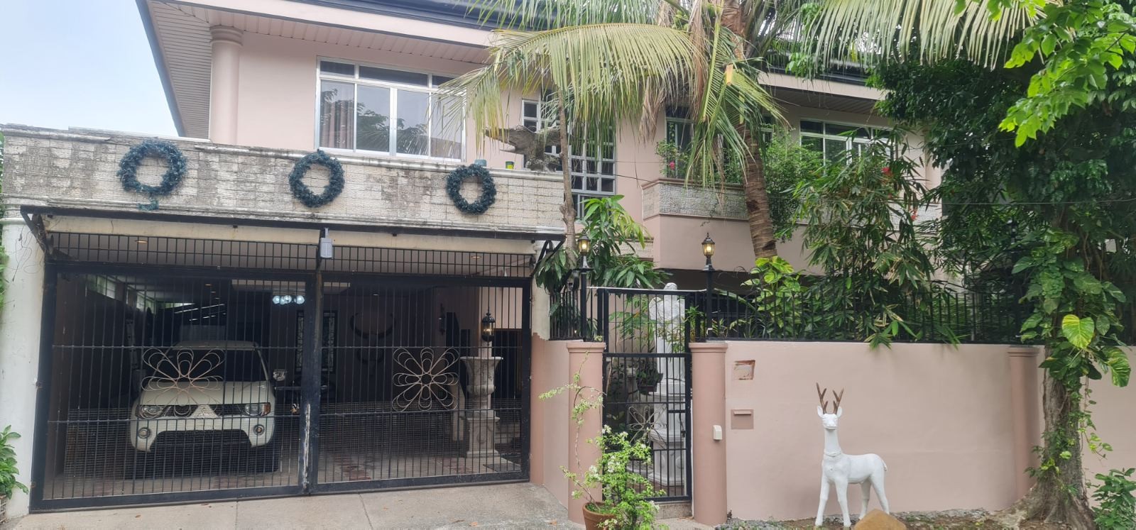 Stylish11-BedroomHouseandLotforSaleinSunValleySubdivision,Parañaque-1.jpg