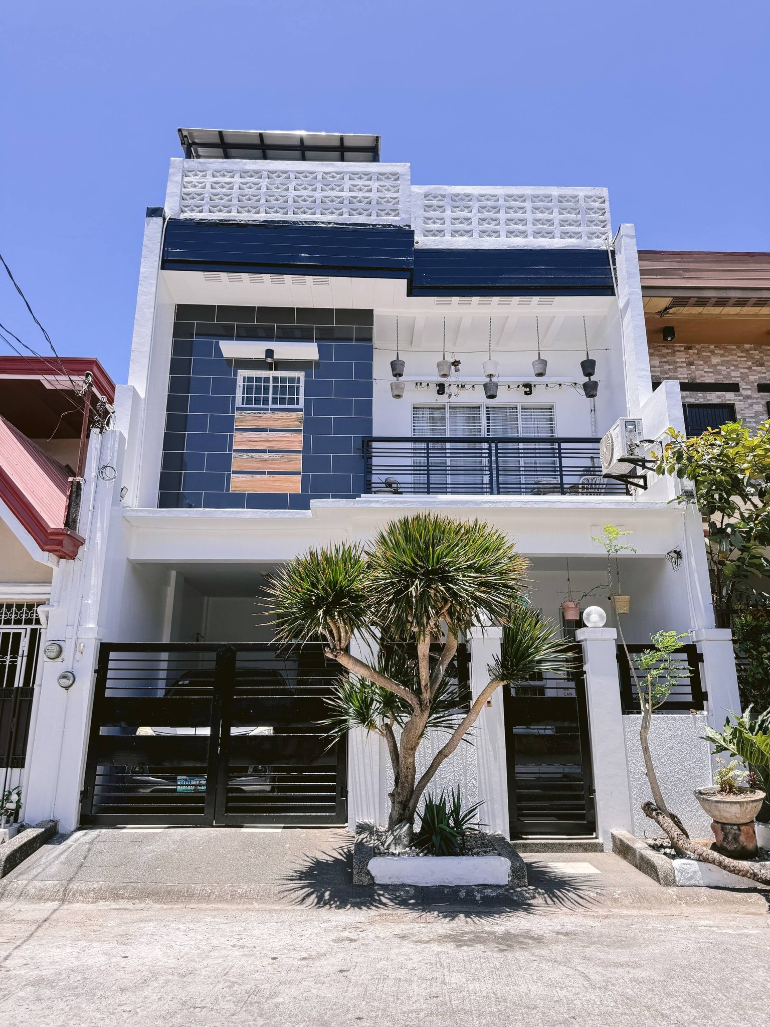 Stylish3-BedroomHouseandLotforSaleinBFHomes,LasPiñas-1.jpg