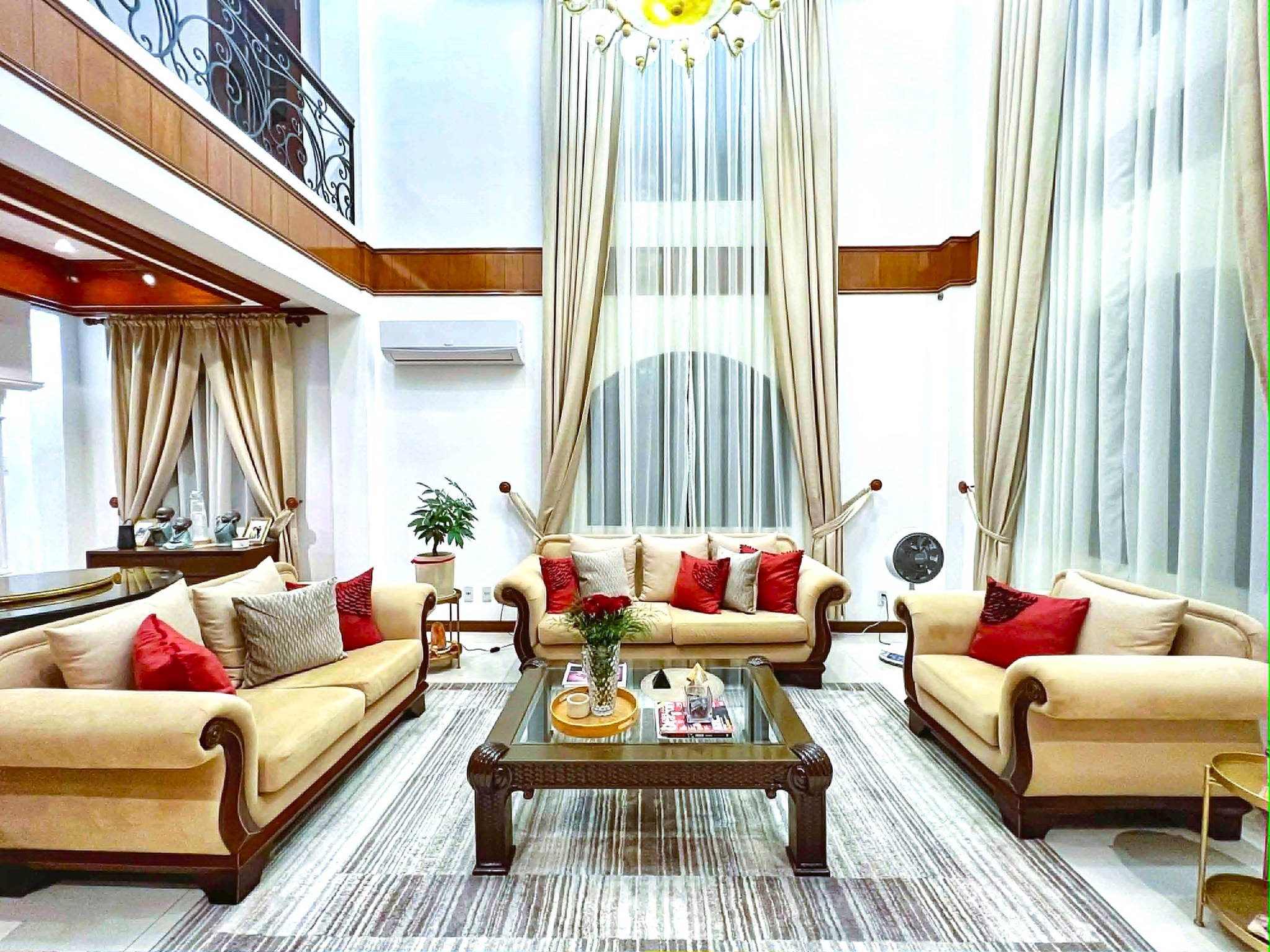 Sun-Drenched5-BedroomHouseforSaleinTheParkplaceVillageImus,Cavite-4.jpg