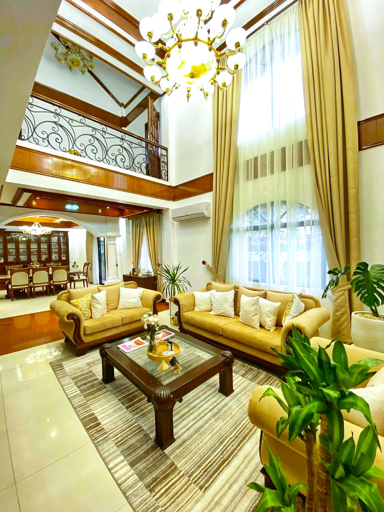 Sun-Drenched5-BedroomHouseforSaleinTheParkplaceVillageImus,Cavite-5.jpg