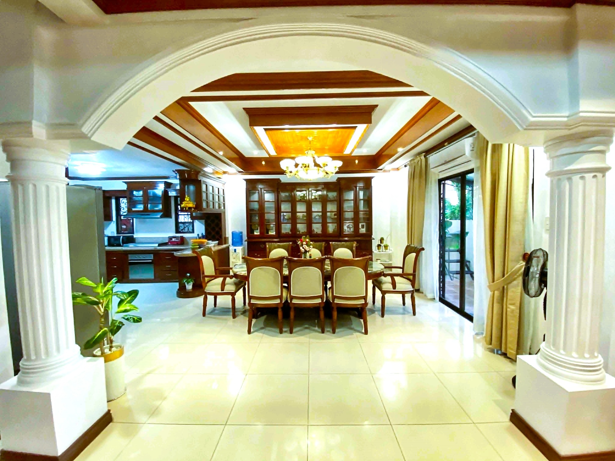Sun-Drenched5-BedroomHouseforSaleinTheParkplaceVillageImus,Cavite-6.jpg