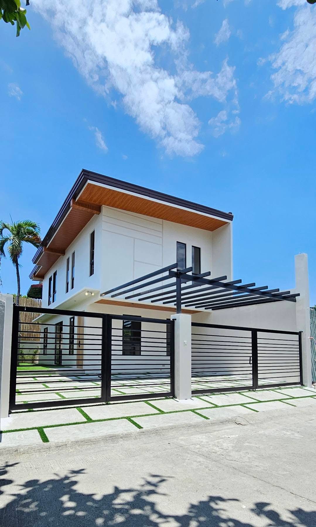 Pristine3-BedroomHouseandLotforSaleinBFHomes,LasPiñas-1.jpg