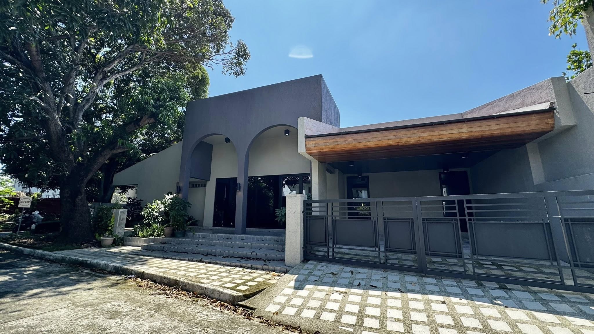 ModernBungalow3-BedroomHouseandLotforSaleinBetterLiving,Parañaque-1.jpg