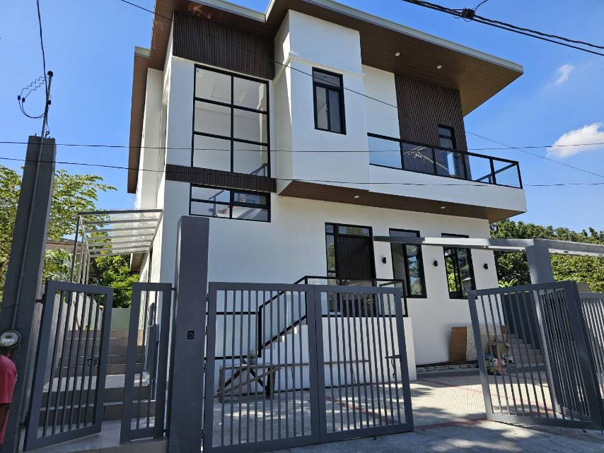Upscale4-BedroomHouseandLotforSaleinCasaMilan,QuezonCity-1.jpg