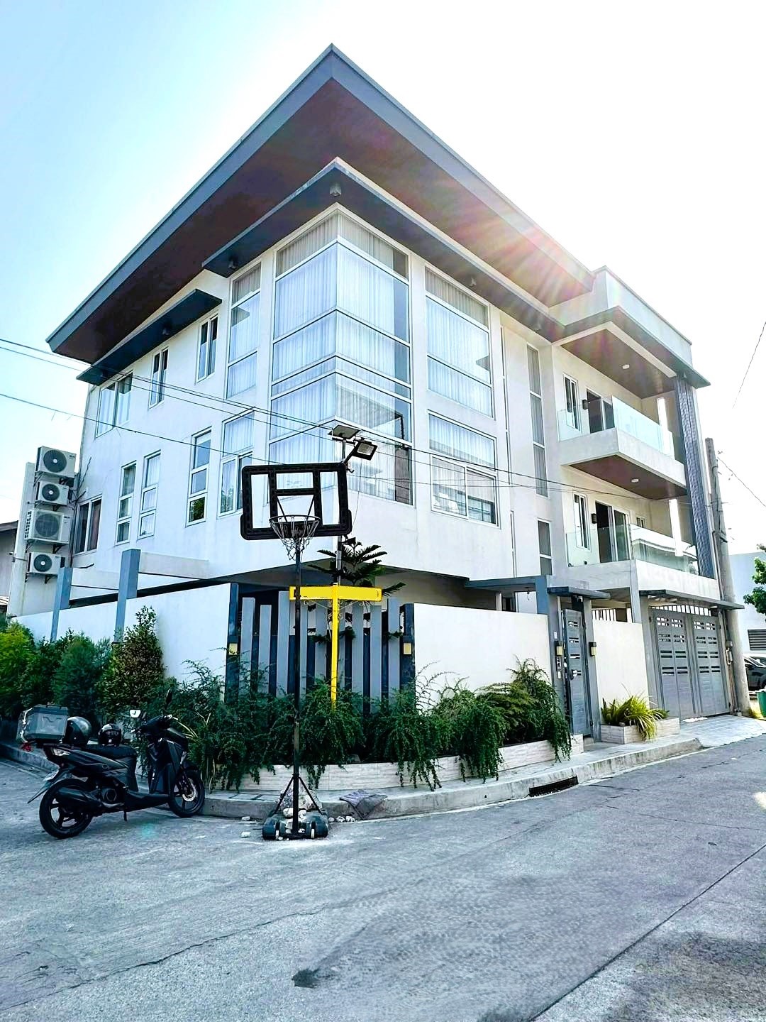 Brilliant3-BedroomHouseandLotforSaleinGreenwoodsExecutiveVillage,Cainta,Rizal-1.jpg
