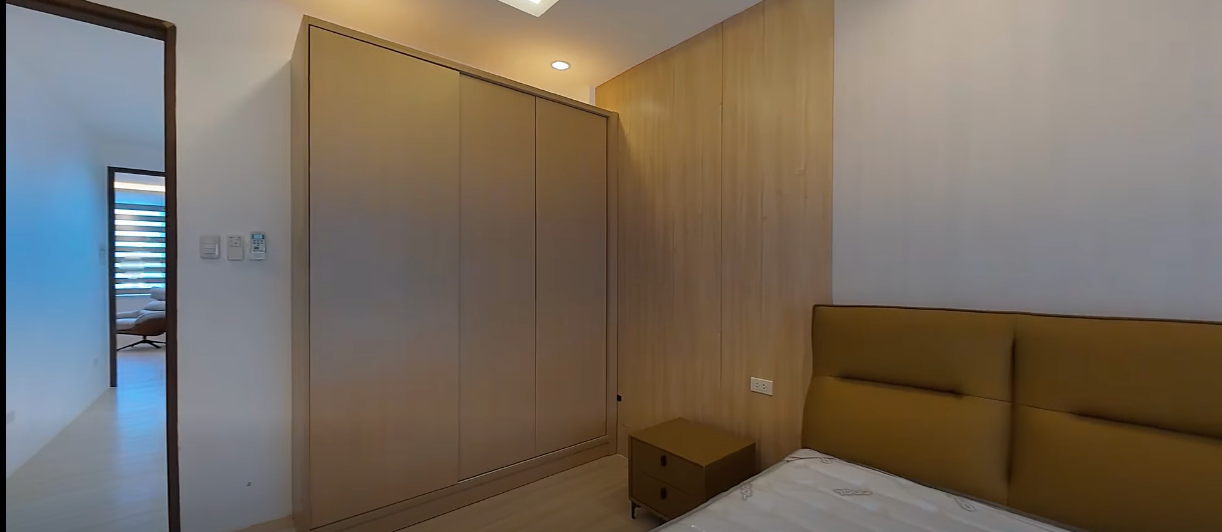 Outstanding5-BedroomTownhouseforSaleinCasaVerdedeLipa,Batangas-7.jpg