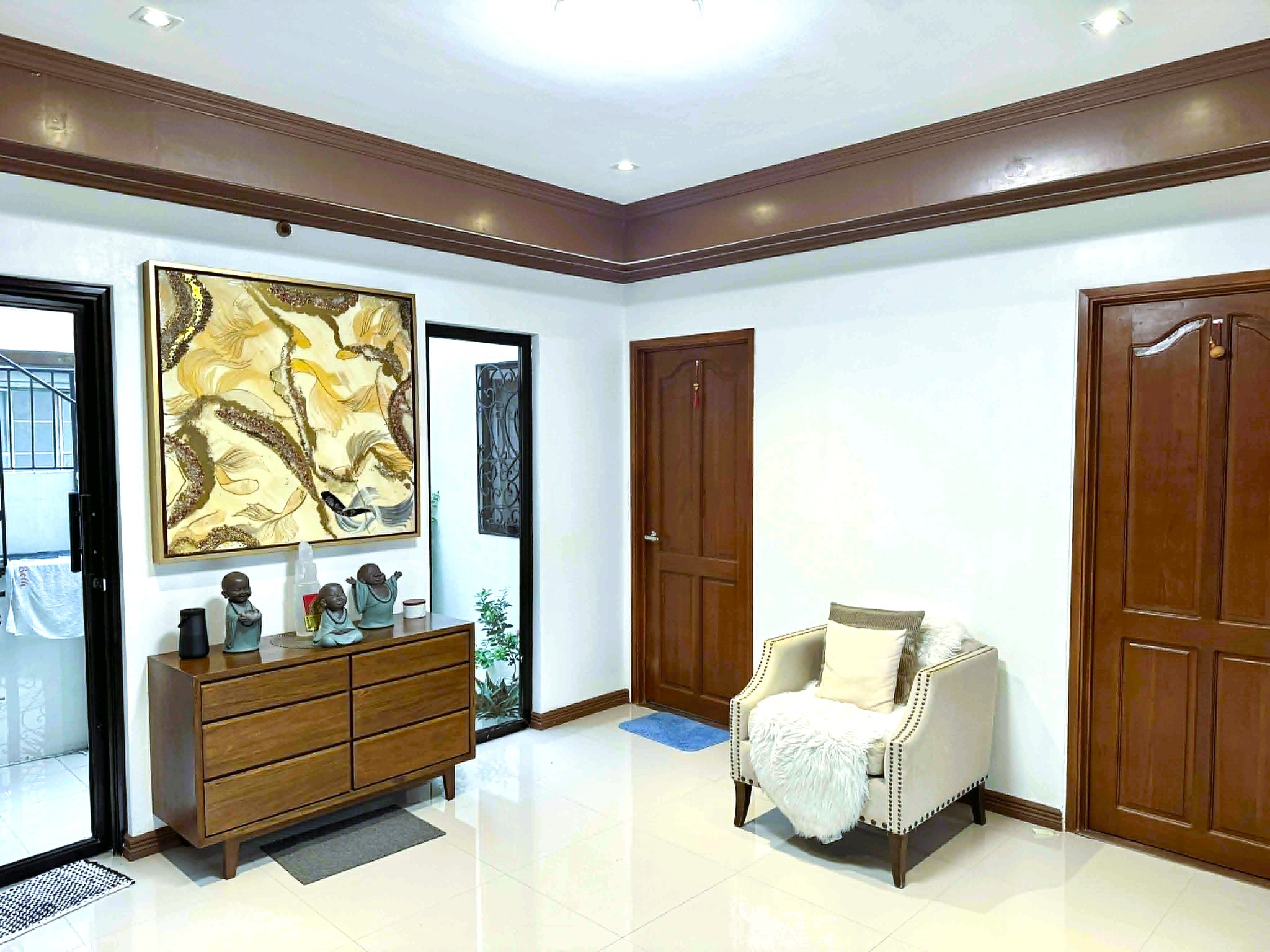 Sun-Drenched5-BedroomHouseforSaleinTheParkplaceVillageImus,Cavite-7.jpg