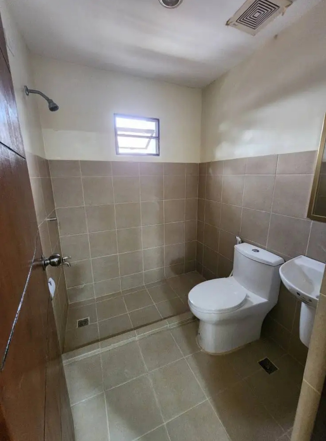 Astonishing6-BedroomHouseandLotforSaleinHolySpirit,QuezonCity-6.jpg