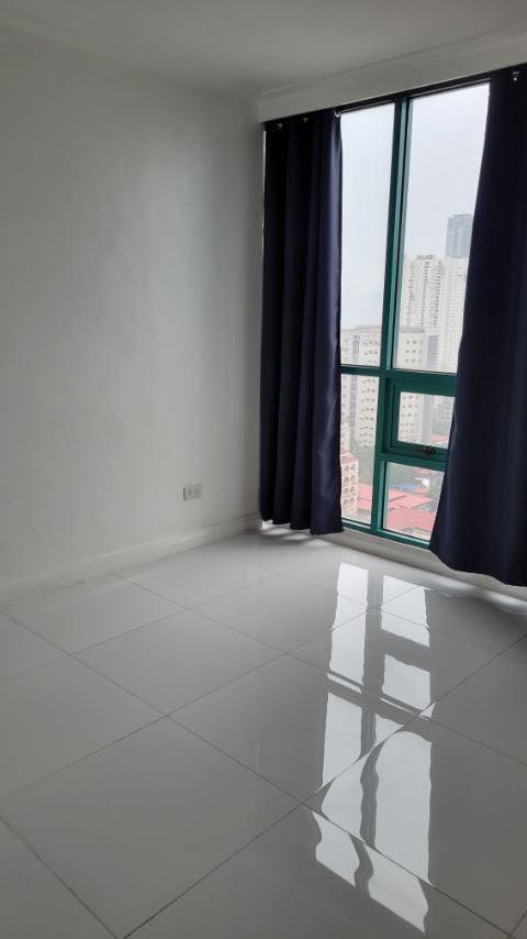 Spacious2-BedroomCondoUnitforSaleinRobinson’sPlaceResidences,Ermita,Manila-4.jpg