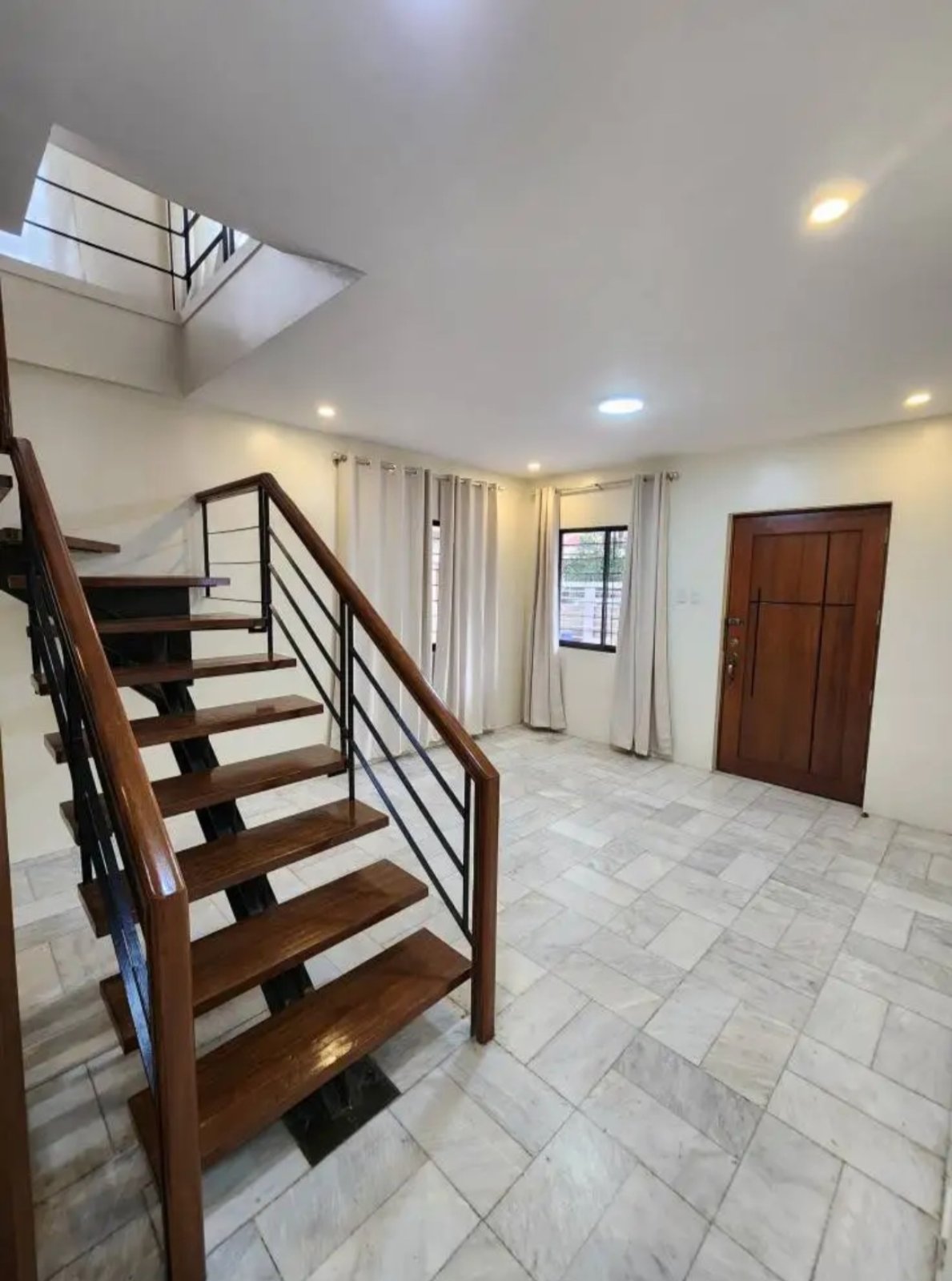 Astonishing6-BedroomHouseandLotforSaleinHolySpirit,QuezonCity-3.jpg