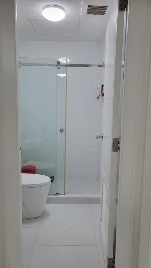Spacious2-BedroomCondoUnitforSaleinRobinson’sPlaceResidences,Ermita,Manila-8.jpg