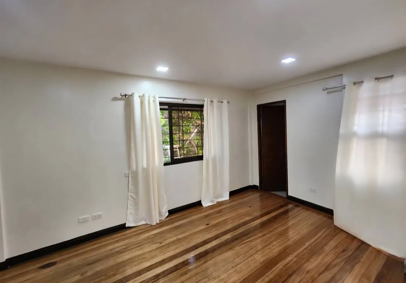 Astonishing6-BedroomHouseandLotforSaleinHolySpirit,QuezonCity-4.jpg
