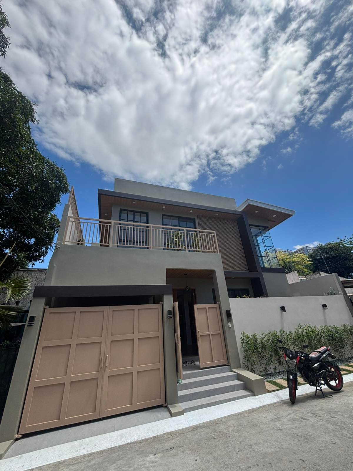 Notable4-BedroomHouseandLotforSaleinBFHomes,Parañaque-1.jpg