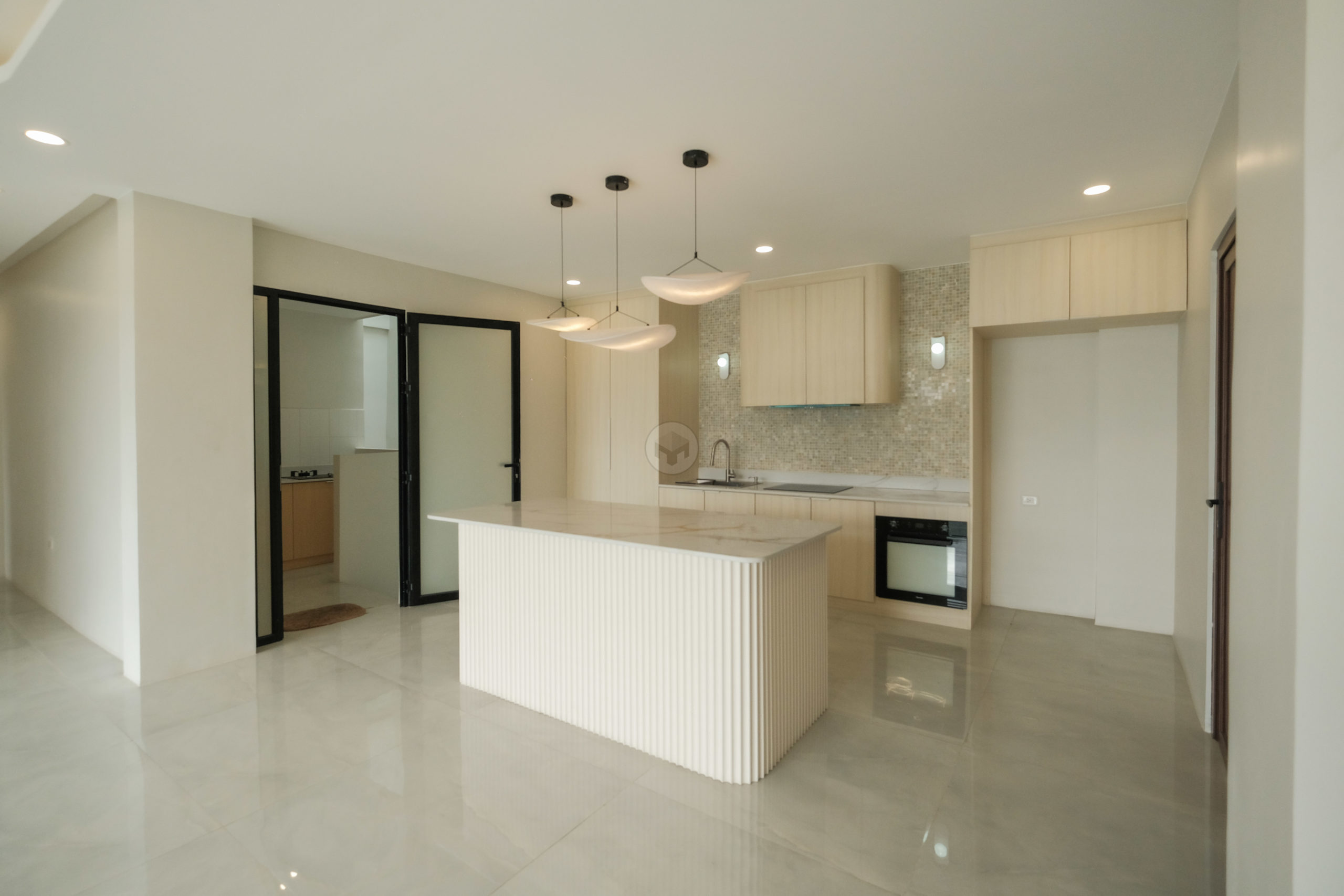 Enchanting6-BedroomHouseandLotforSaleinGreenwoodsExecutiveVillage,Taytay,Rizal-9.jpg